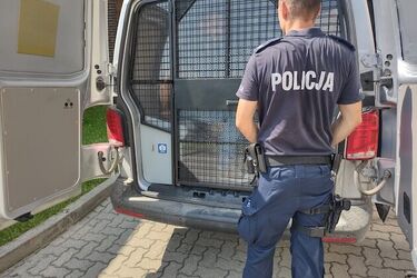 Poszukiwani w rękach podlaskich policjantów. Jeden z nich wpadł, bo pił piwo na przystanku