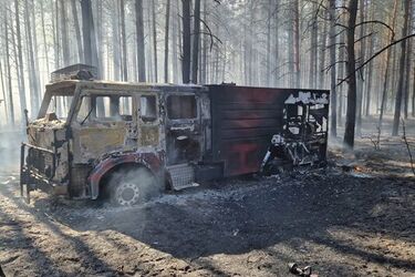 Ogromny pożar lasu. Spłonął wóz strażacki 