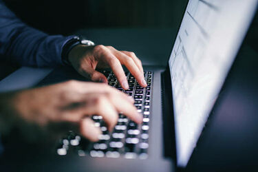 Cyberatak ze strony Rosji coraz bardziej możliwy. "Zadbajcie o zapasy"