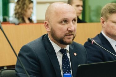 Niemal 20 tys. zł! Tyle będzie zarabiać marszałek Łukasz Prokorym