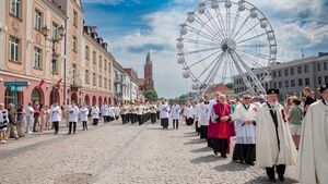 Ulicami naszego miasta przeszła procesja z okazji Bożego Ciała [ZDJĘCIA]