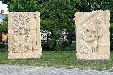 Nowy pomnik w Michałowie wzbudza kontrowersje. "Opluwanie polskiego munduru"