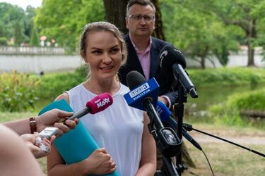 Wracają wakacyjne zajęcia jogi w ogrodach pałacowych. Wstęp wolny