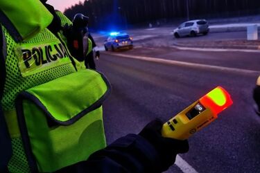 Był na podwójnym gazie.  Dzięki czujności młodych mężczyzn nie zajechał daleko