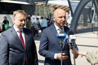 Co dalej z PKS NOVA? Marszałek Łukasz Prokorym i prezes Zbigniew Wojno odpowiadają