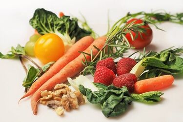 Zero waste w kuchni. Jak wykorzystać sezonowe owoce i warzywa bez marnowania?