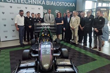Studenci politechniki stworzyli bolid z napędem hybrydowym. Wystartują w zawodach!