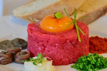 Salmonella i ecoli w mięsie znanej marki. GIS ostrzega przed groźnym zatruciem