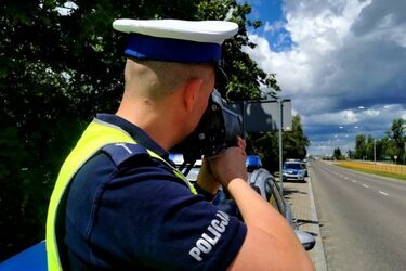 Pędził 144 km/h w terenie zabudowanym. Policja słono ukarała rajdowca