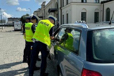 Policja skontrolowała białostockie taksówki "na aplikację". Nie obyło się bez mandatów