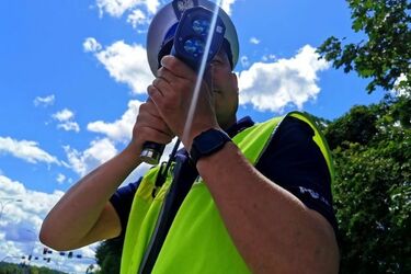 2000 złotych mandatu i utrata prawa jazdy. Policja ukarała miejskiego rajdowca 