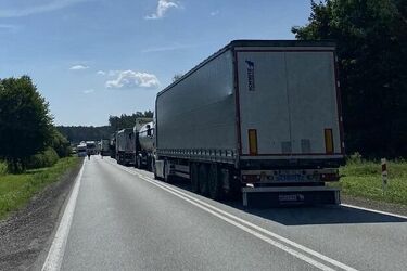Dwie ciężarówki zderzyły się na DK8. Są utrudnienia 