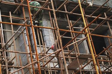 Śmiertelny wypadek na os. Mickiewicza. Mężczyzna spadł z rusztowania