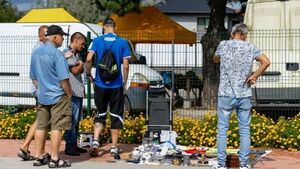 Kiermasz staroci miał przyciągnąć mieszkańców na targowisko. Znowu nie wyszło [ZDJĘCIA]