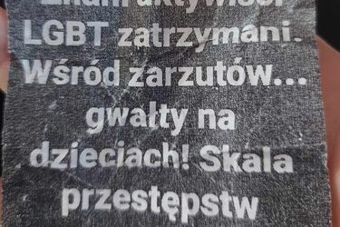 Propaganda przed marszem równości. Ktoś rozwiesza bulwersujące treści