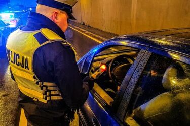Wsiadł za kółko mając blisko 3 promile. Policjanci zatrzymali go kilka ulic dalej