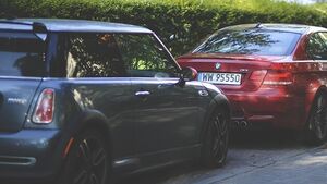 Porzucone auta zalegają na białostockich parkingach. Co z nimi zrobi magistrat?