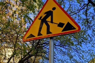 Prace gwarancyjne, naprawy spękań i wymiana słupa energetycznego. Uwaga na utrudnienia!