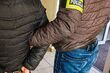 Znalazł kartę i płacił nią w różnych sklepach. Grozi mu 10 lat więzienia