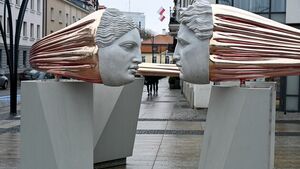 Rzeźba "Obietnica" znika z centrum! Wróci odnowiona
