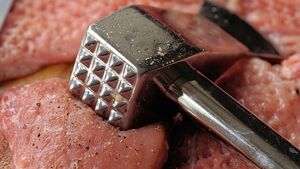 Zaatakowała kobietę tłuczkiem do mięsa. Spędzi lata w więzieniu