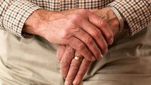 88-latek przechytrzył oszustów! Genialny sposób seniora na złodziei