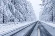 Śnieg zaskoczył kierowców. Wiele kolizji w regionie. IMGW ostrzega 