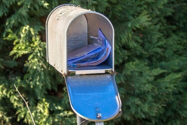 Dramat na Podlasiu. Nieprzytomny mężczyzna leżał na schodach. Listonoszka ruszyła na pomoc
