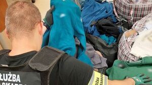 Sprzedawał podrobione ubrania na targowisku. Wpadł w ręce podlaskiej KAS