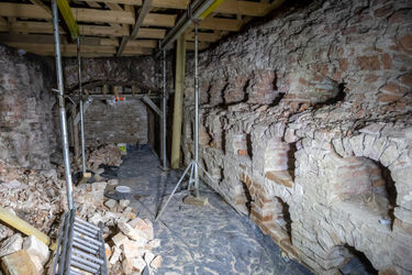 Trwają prace w supraskich katakumbach. Dokonano już ciekawego odkrycia