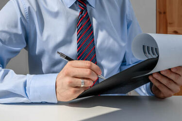 Chcą zmian w przepisach. Komornicy będą potrącać z płacy minimalnej?