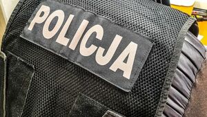 Pijany kierowca pojechał samochodem do sklepu. Po więcej alkoholu