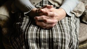 Białostoccy seniorzy padają ofiarami oszustów. Radny apeluje do władz miasta