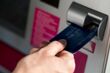 ZUS coraz częściej wysyła pieniądze na konta. Emeryci też korzystają z tej opcji