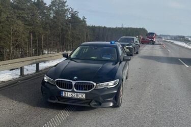 Wypadek na S8 w kierunku Warszawy. Trzy osoby trafiły do szpitala