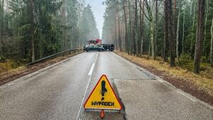 Wypadek na DK 16. Jedna osoba trafiła do szpitala