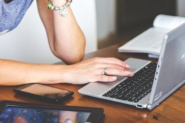 Oszustwa internetowe na Allegro. Obywatel Ukrainy oskarżony o 74 przestępstwa