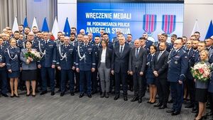 Bohaterowie w mundurach. 9 podlaskich policjantów odznaczonych medalem za odwagę 