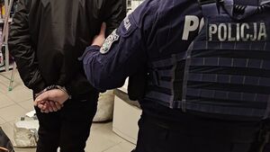33-latek zatrzymany za kradzieże w białostockich drogeriach. Miał przy sobie marihuanę