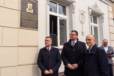 W Białymstoku została odsłonięta tablica pamiątkowa poświęcona Antoniemu Oleksickemu