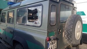 Kolejne próby przedostania się do Polski. Migranci uszkodzili samochód Straży Granicznej