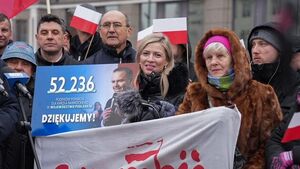 Karol Nawrocki z dużym poparciem. PiS podsumowało kampanię zbierania podpisów