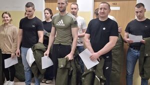Pierwszy raz założyli mundur. Nowi funkcjonariusze SG wkrótce zaczną szkolenie [ZDJĘCIA]