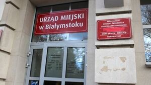 Powstanie parking przy magistracie? Radny domaga się odpowiedzi 