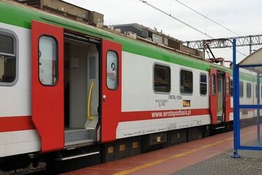Wypadek na torach poważnie uszkodził szynobus. Utrudnienia potrwają do końca kwietnia