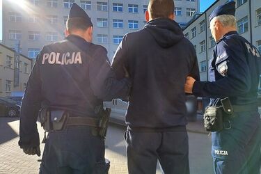 Interwencja na Dziesięcinach. Policjanci zatrzymali poszukiwanego 36-latka