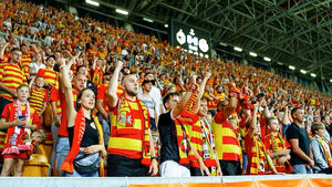 Kibice tłumnie wybierają się na stadion. Przed Jagą kluczowe starcie