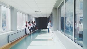 Dramat w białostockim szpitalu. Lekarz oskarżony o nieumyślne spowodowanie śmierci dziecka