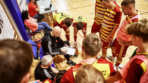 Żółto-Czerwoni polegli ze spadkowiczem. Nieudany sezon dobiegł końca