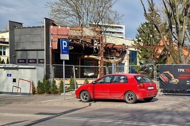 Był tam Bar Ruczaj, potem klub nocny. Trwa rozbiórka słynnego pawilonu